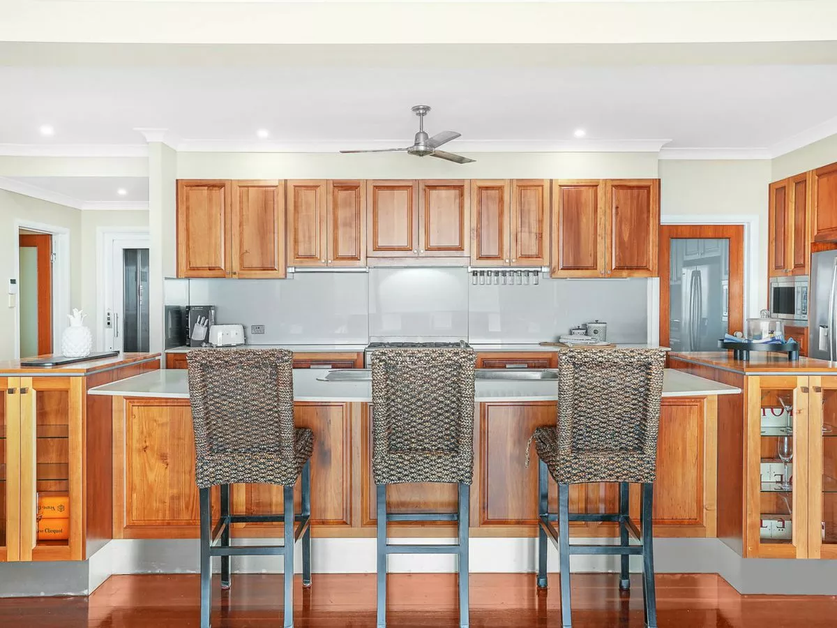 48 Yarrawonga Drive, CASTLE HILL, Castle Hill - Thumbnail 2