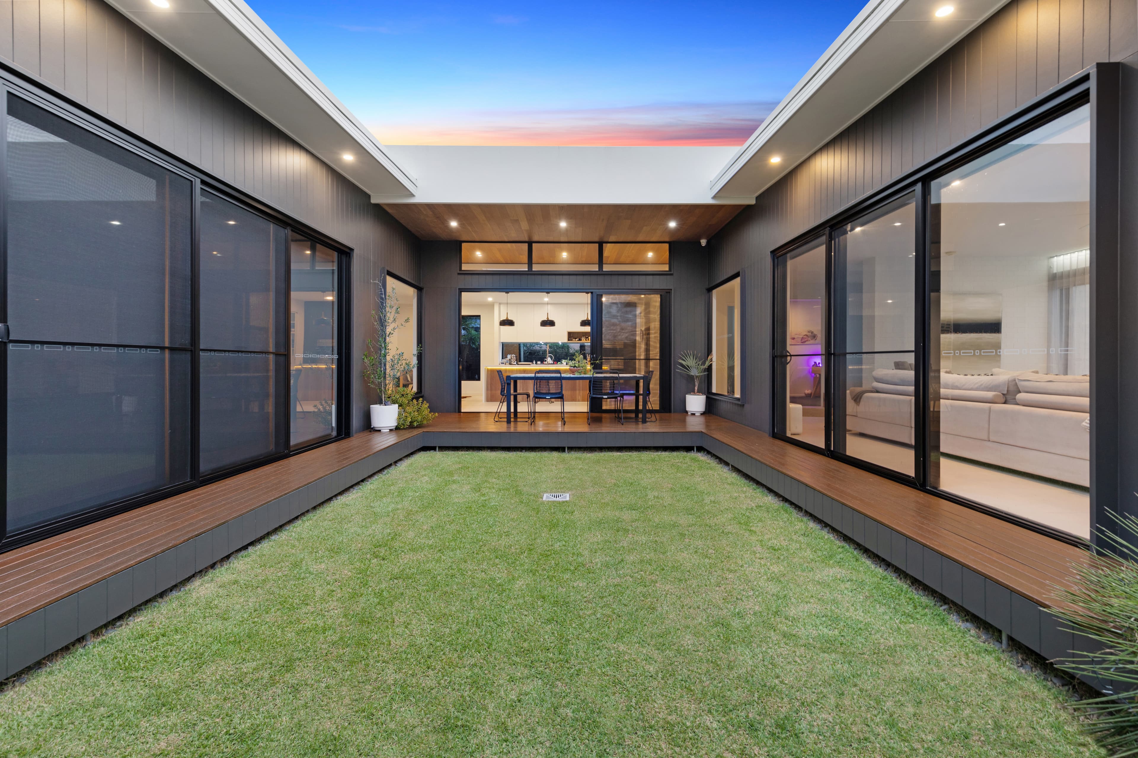 16 Sandpiper Drive, Burleigh Waters, Burleigh Waters - Thumbnail 7
