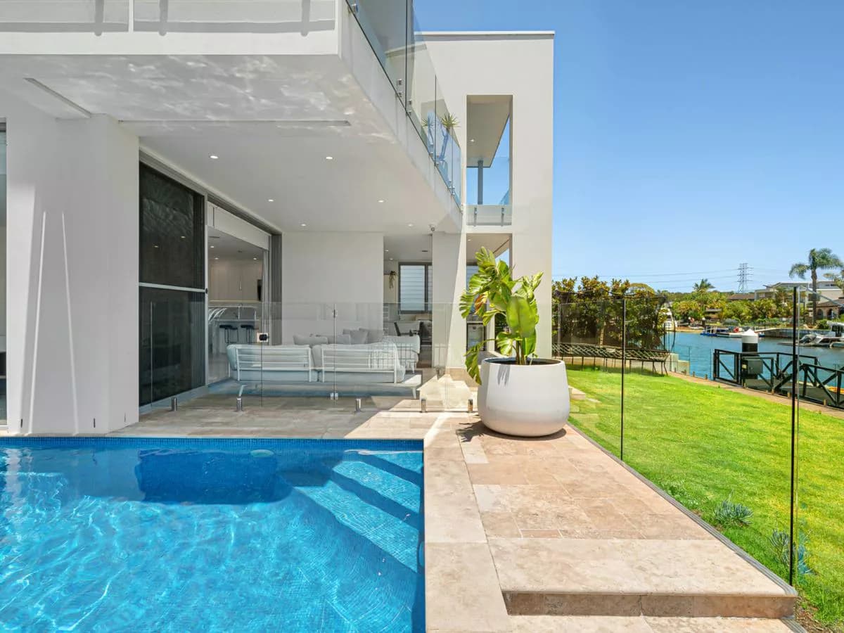 58 Roper Crescent, SYLVANIA WATERS, Sylvania Waters - Thumbnail 2