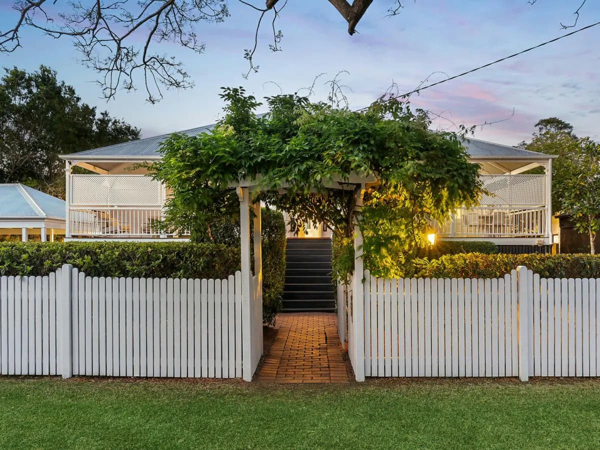 81 Kew Road, GRACEVILLE, Graceville - Thumbnail 2