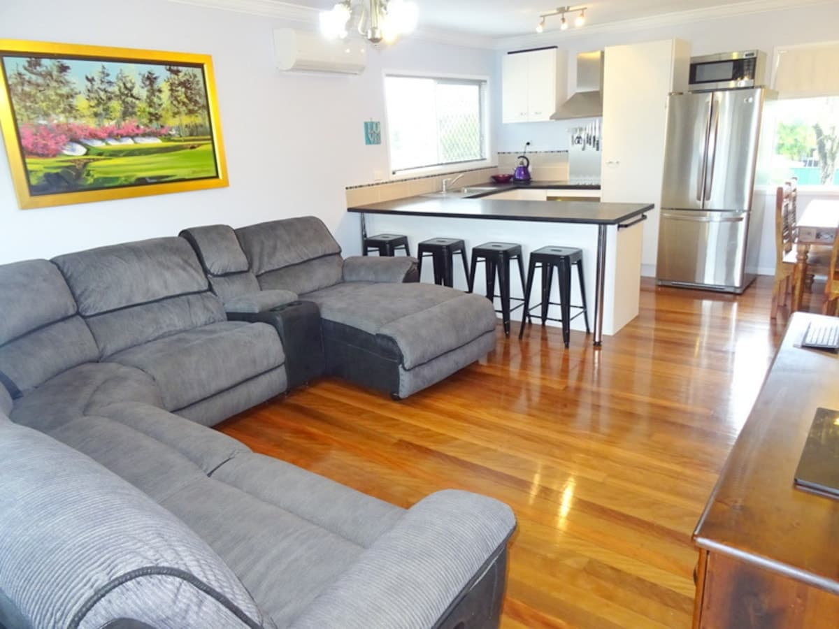 8 Diane Court, North Booval QLD 4304, North Booval - Thumbnail 4