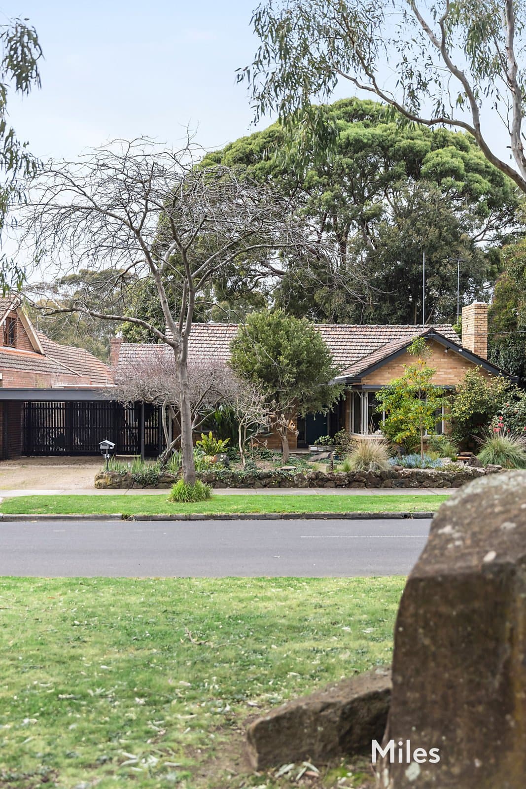 14 Mossman Drive, Eaglemont, Eaglemont - Thumbnail 2