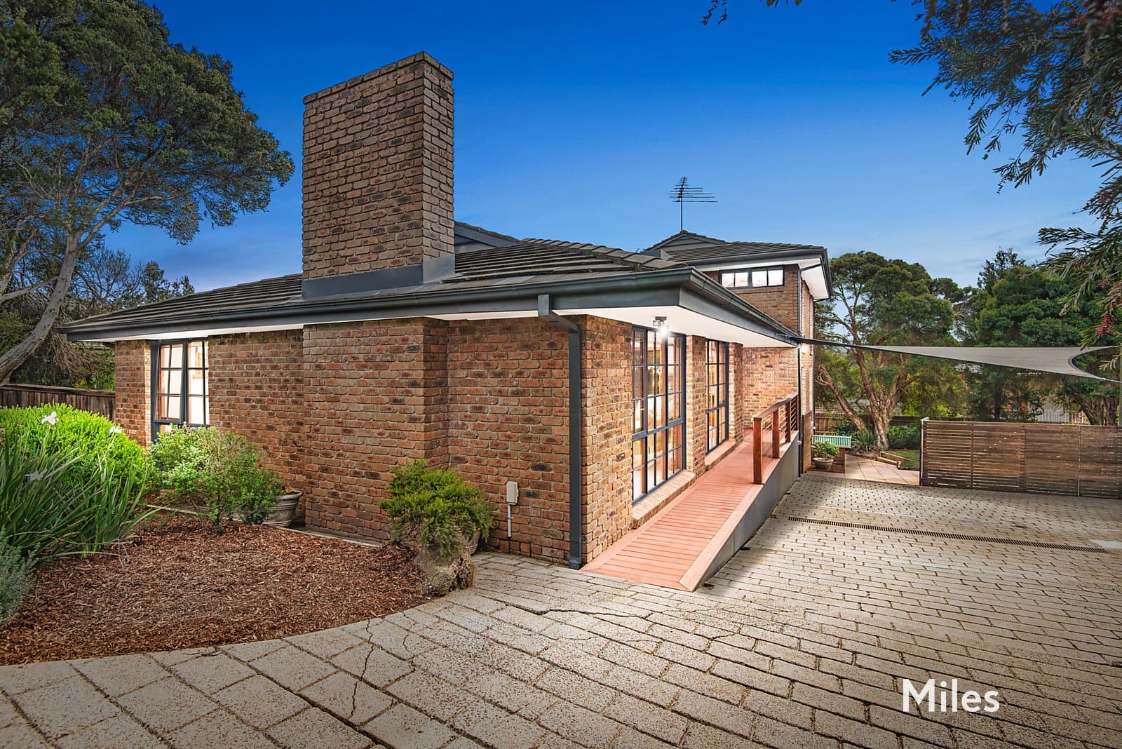 5 Kenwyn Court, Greensborough, Greensborough - Thumbnail 3