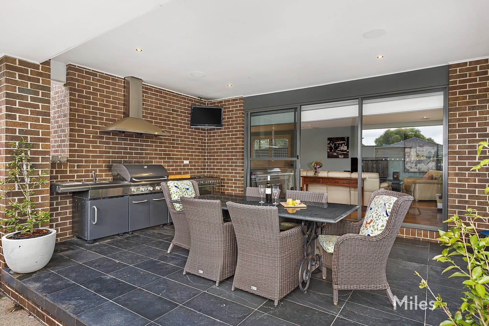 6 Crestwood Avenue, Macleod, Macleod - Image 1