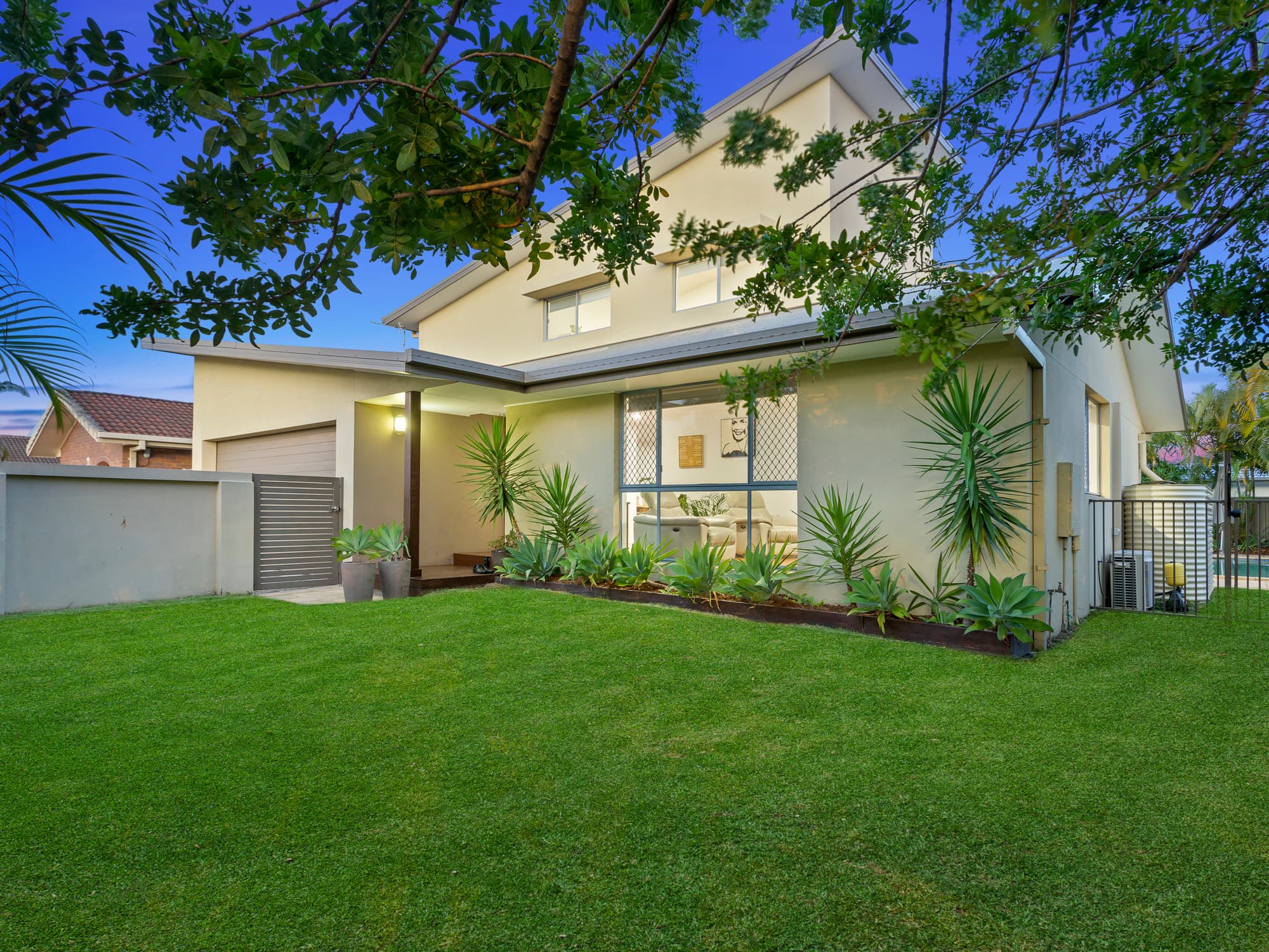 128 Christine Avenue, Burleigh Waters, Burleigh Waters - Thumbnail 2