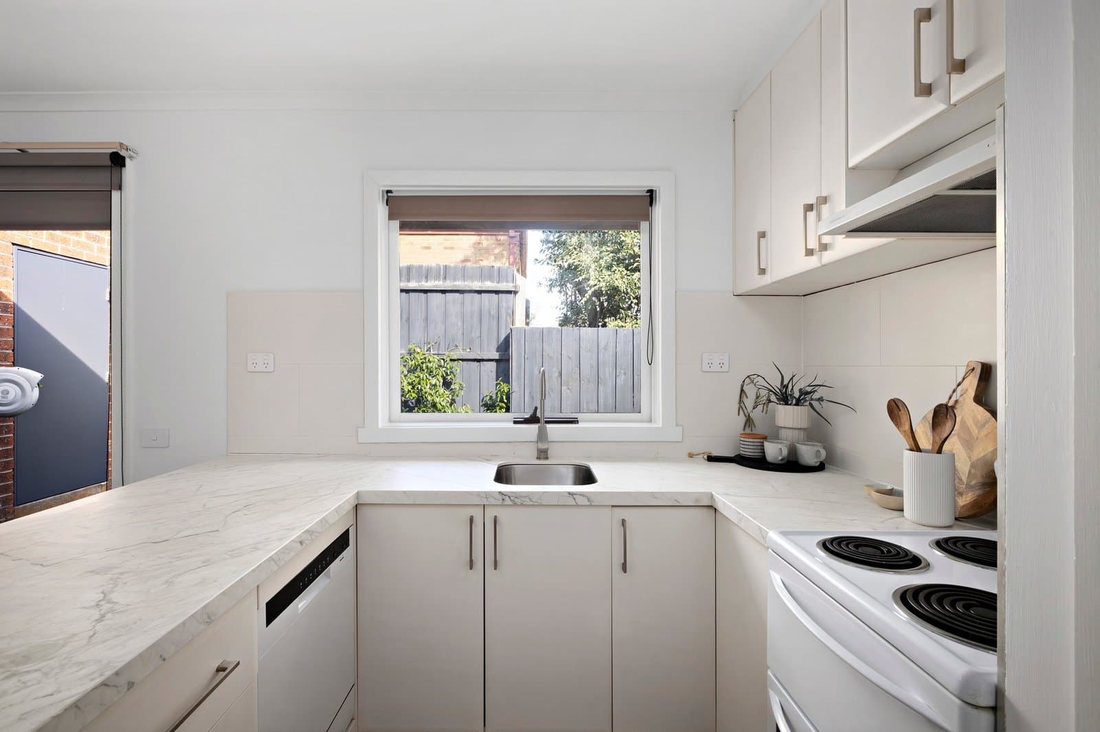 2/16 Murray Street, Mornington - Thumbnail 3