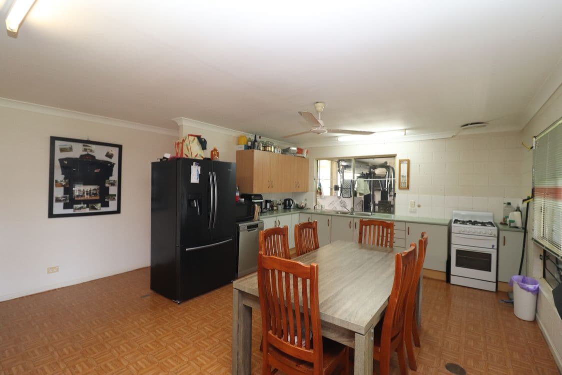 12 Stockdale Parade, GROPER CREEK, QLD 4806, Groper Creek - Thumbnail 2