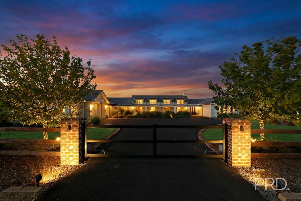 8 Rodeo Drive, TAMWORTH NSW 2340, Hillvue - Image 1