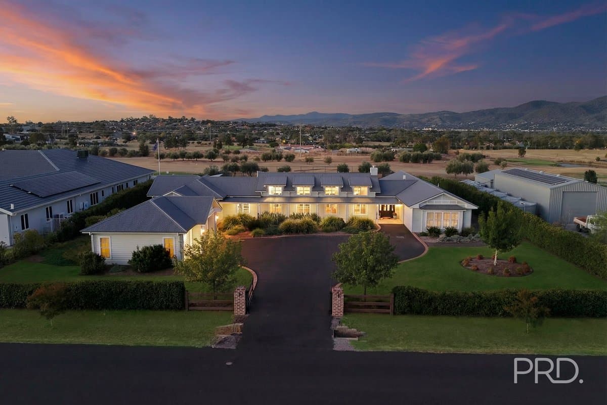 8 Rodeo Drive, TAMWORTH NSW 2340, Hillvue - Thumbnail 2