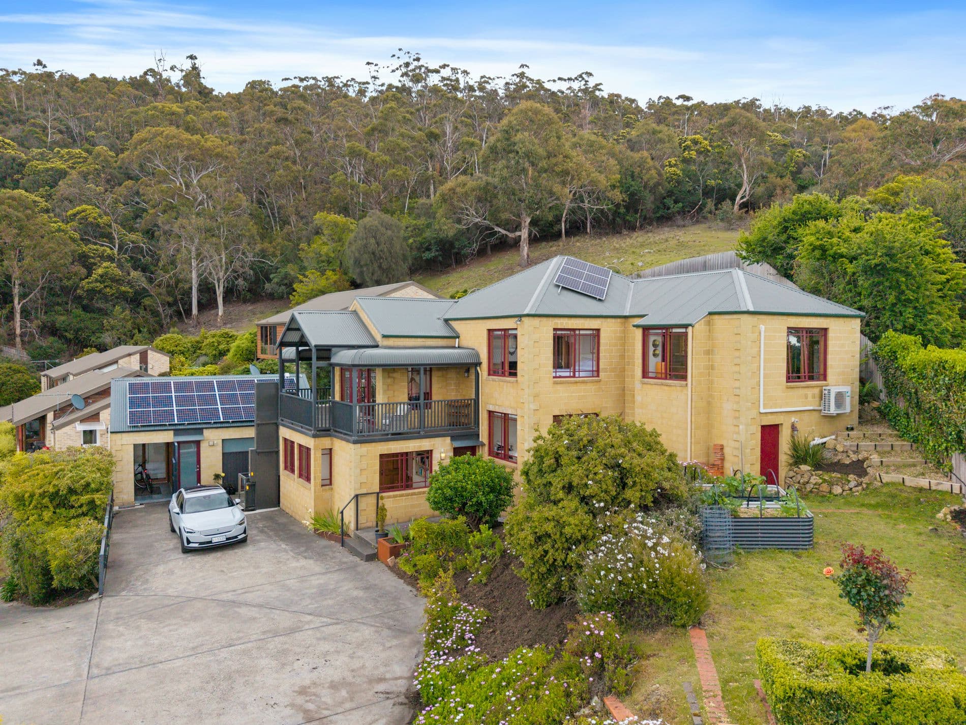 7 Pauldon Drive, SANDY BAY TAS, Sandy Bay - Thumbnail 2