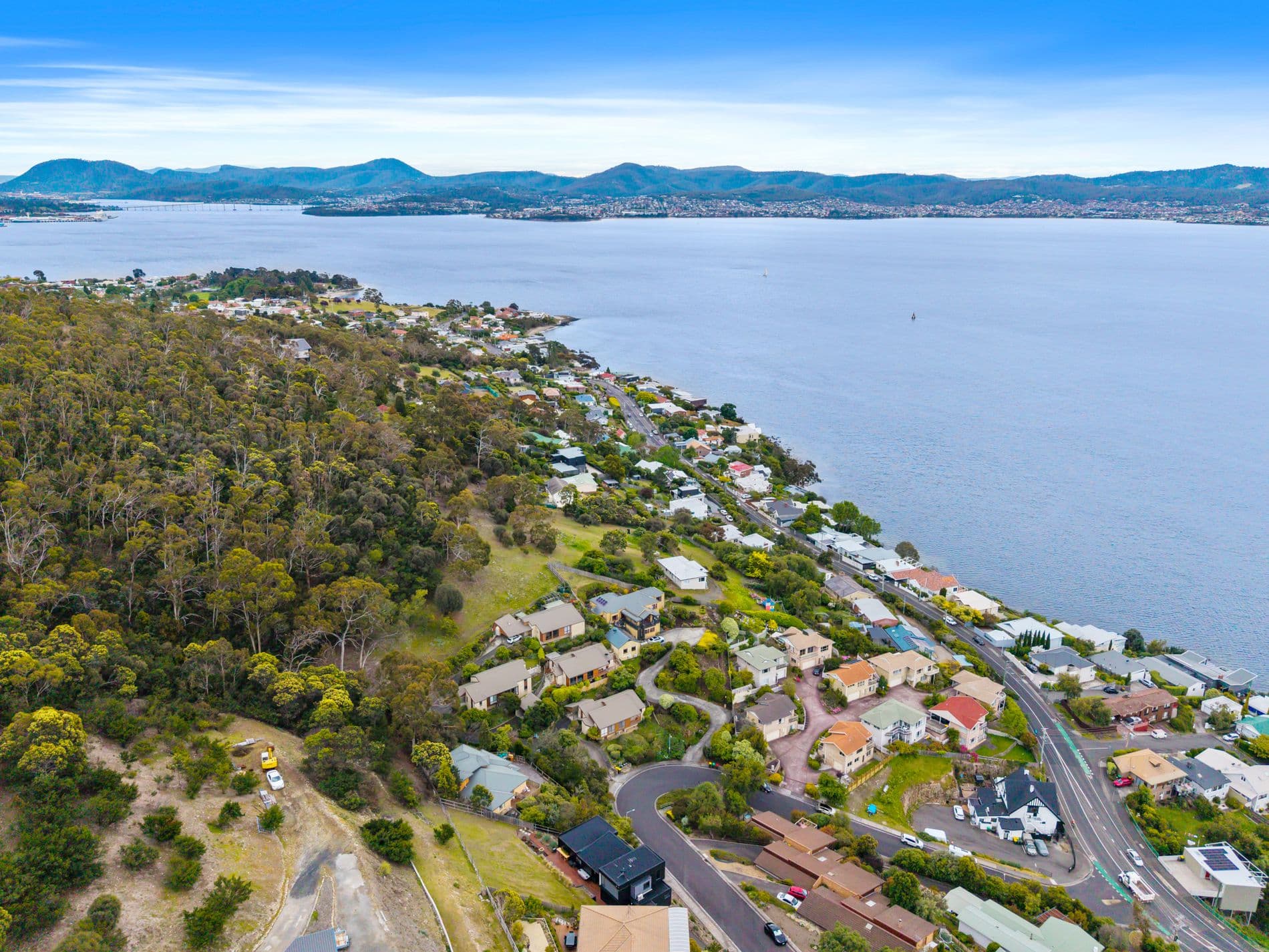 7 Pauldon Drive, SANDY BAY TAS, Sandy Bay - Thumbnail 3