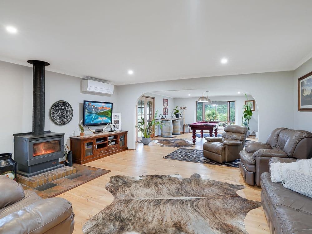 197 Menzies Lane, CASTERTON, VIC 3311, Casterton - Thumbnail 2