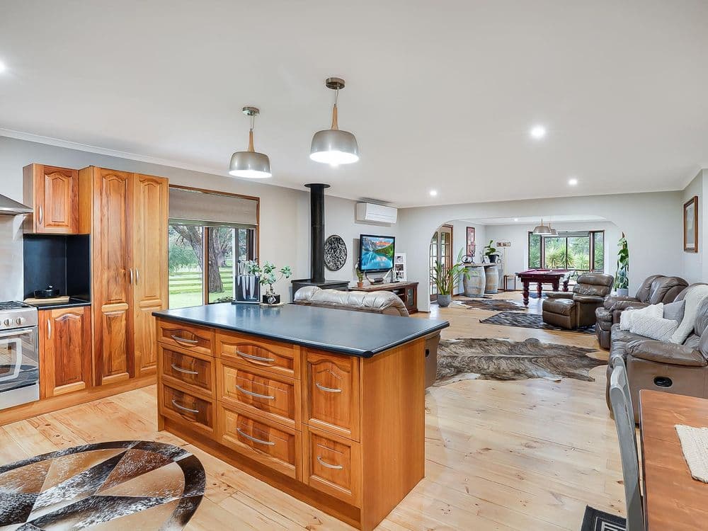 197 Menzies Lane, CASTERTON, VIC 3311, Casterton - Thumbnail 4
