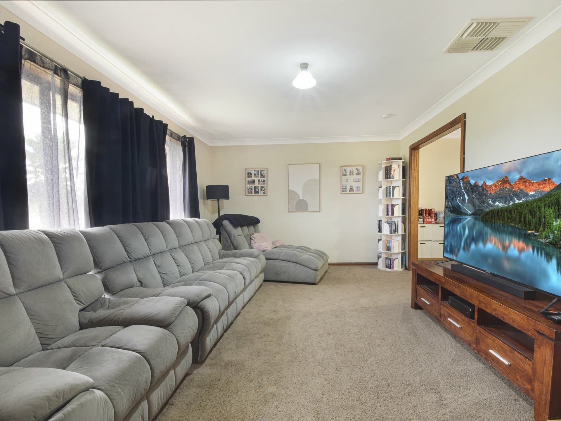 80 Orchard Street, Young, Young - Thumbnail 4