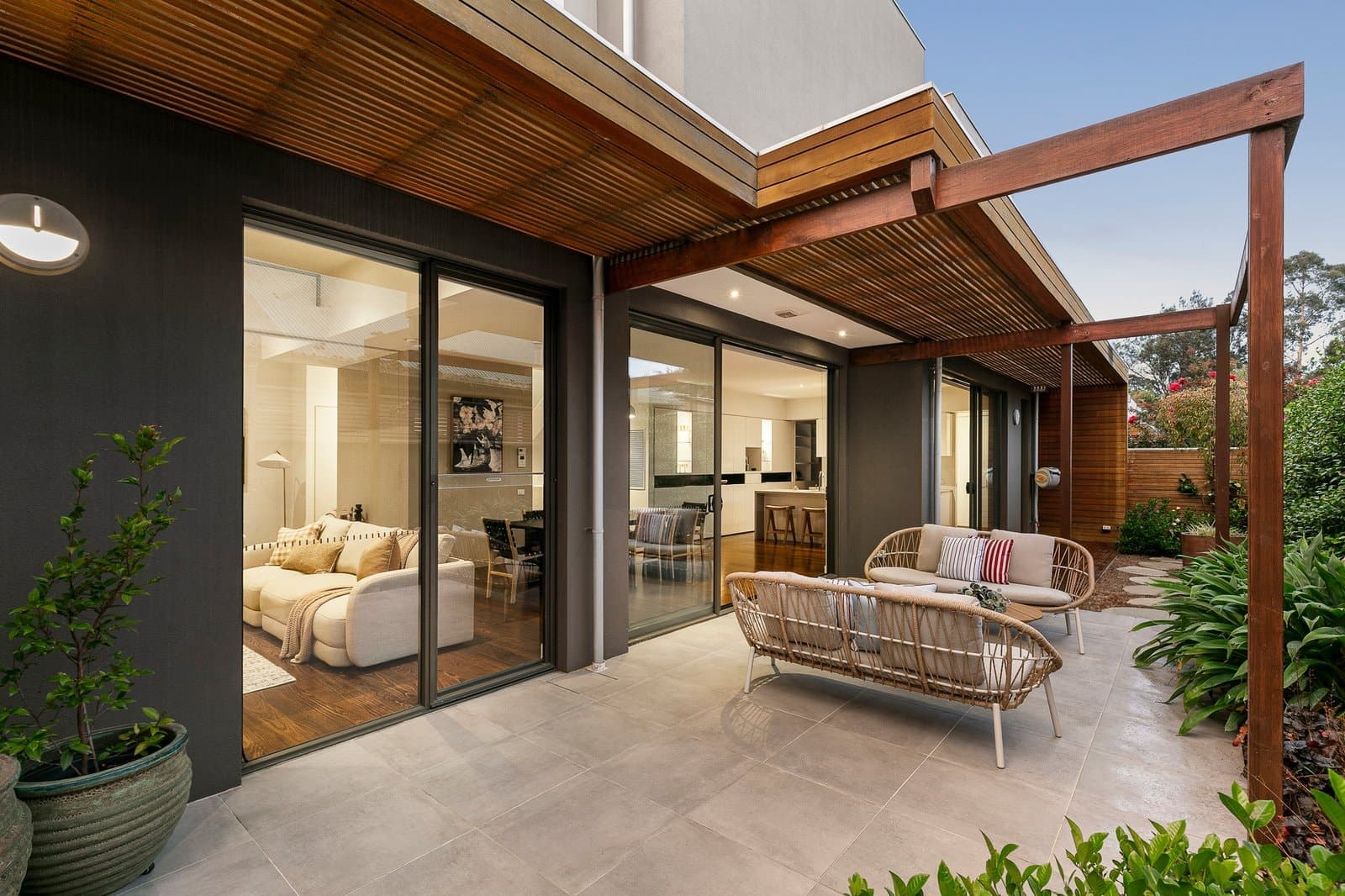 2/43 Faversham Road, Canterbury - Image 1