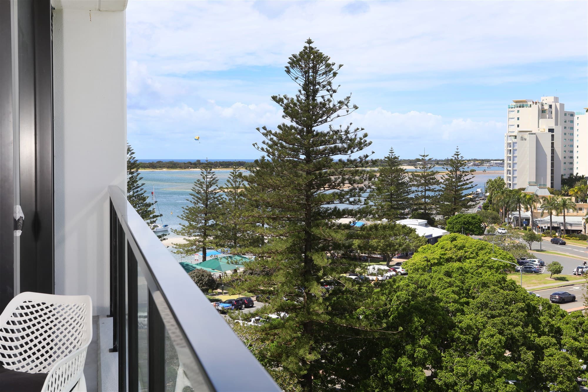 372 Marine Parade LABRADOR, QLD, Labrador - Thumbnail 6