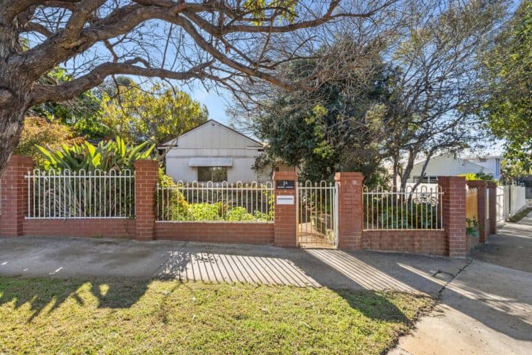 1A Second Avenue, Claremont - Image 1