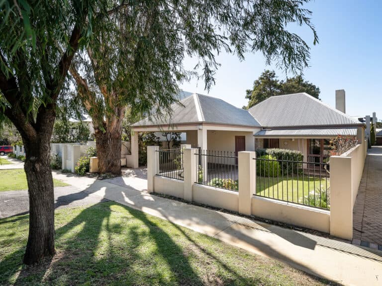 30 Stirling Road, Claremont - Image 1