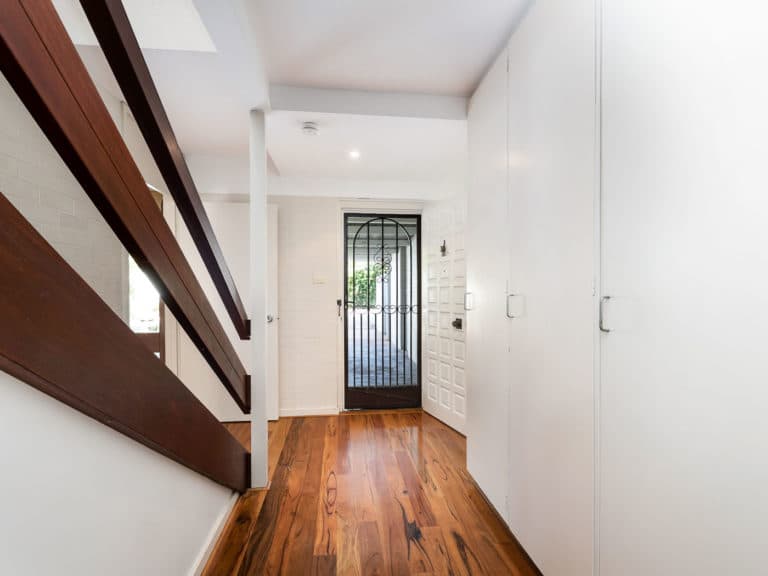 14 Freshwater Close, Claremont - Thumbnail 3