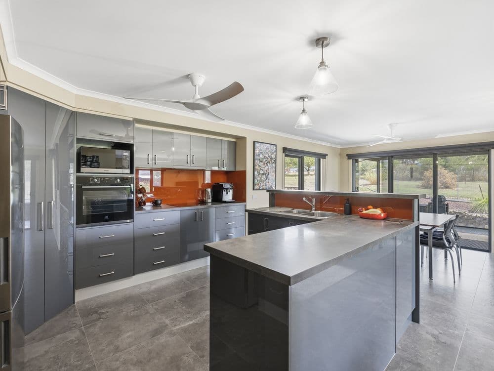 88 Mackay Street, ELDORADO, VIC 3746, Eldorado - Thumbnail 2