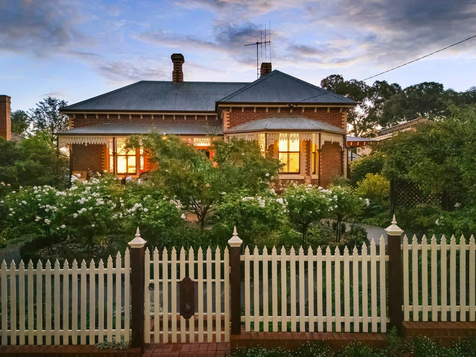 9 Booth Street, Golden Square, Golden Square - Image 1