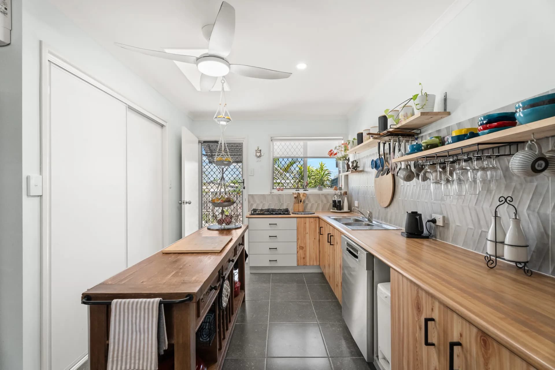 2/36 SAUNDERS Street, Point Vernon, QLD, Point Vernon - Thumbnail 5