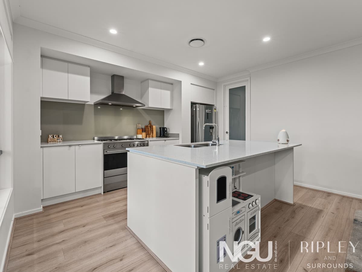 123 Danbulla Street, South Ripley QLD 4306, South Ripley - Thumbnail 2