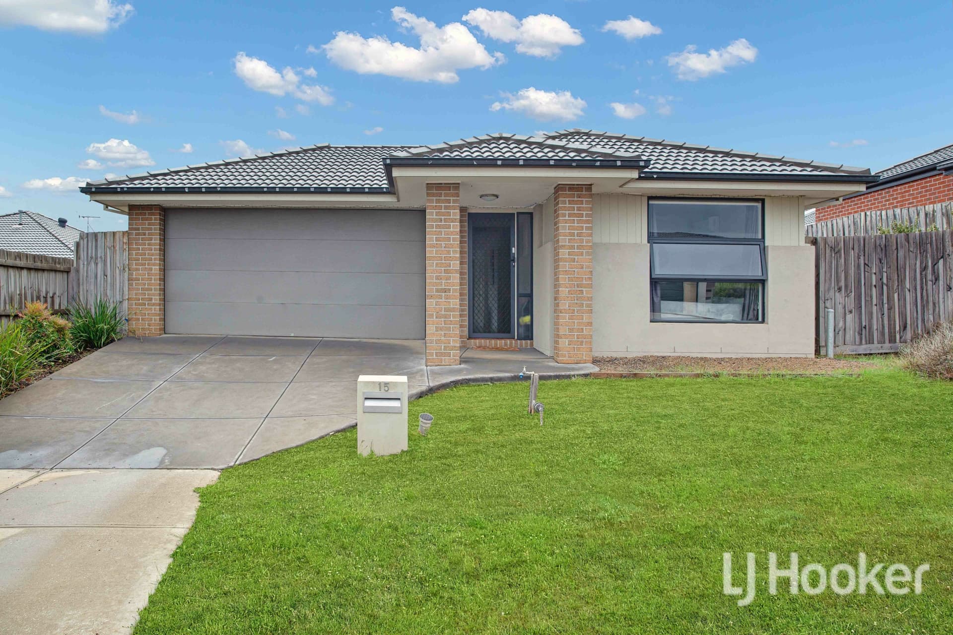 15 Hart Crescent, Brookfield, Brookfield - Image 1