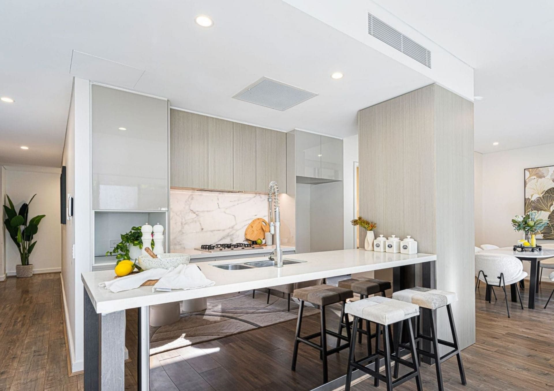 2/5 Victoria Street, Roseville, Roseville - Thumbnail 2