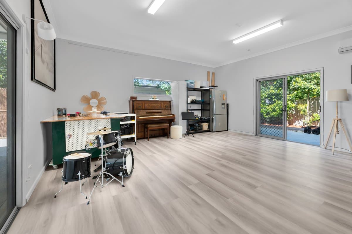 32a Pilliga Street, SOUTHPORT QLD 4215, Southport Property Image - Thumbnail 2