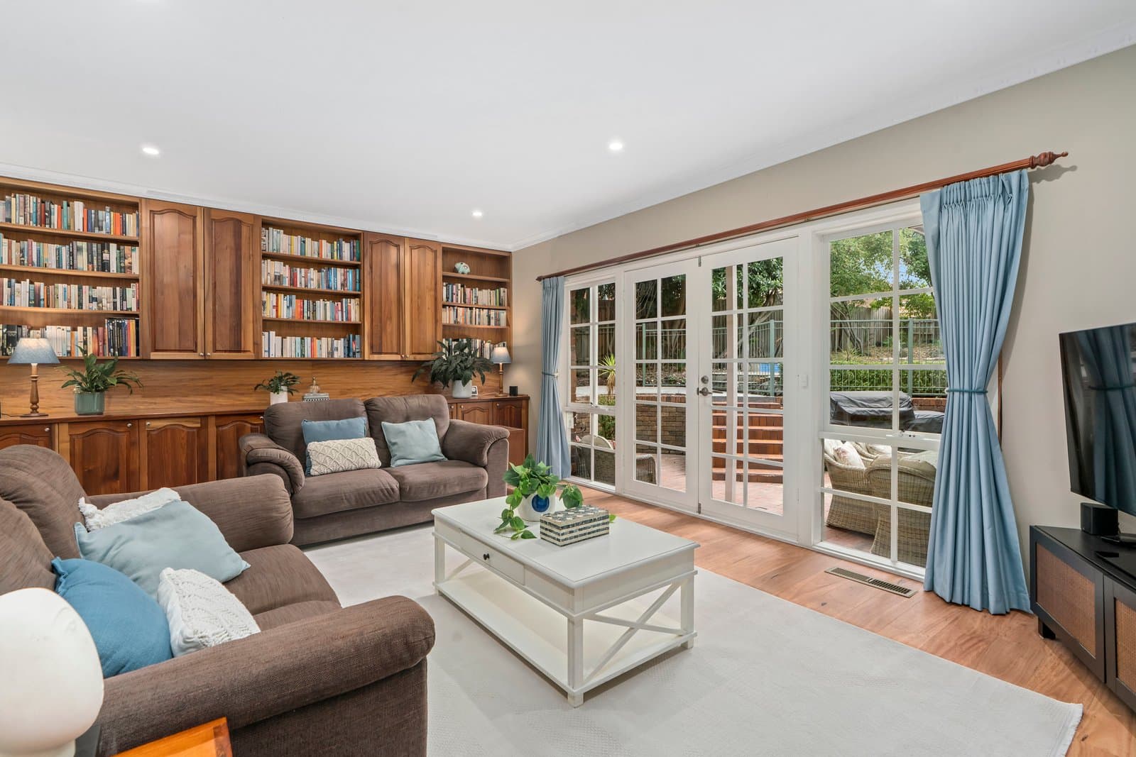 2 Walsham Court, Wheelers Hill, Wheelers Hill - Thumbnail 4