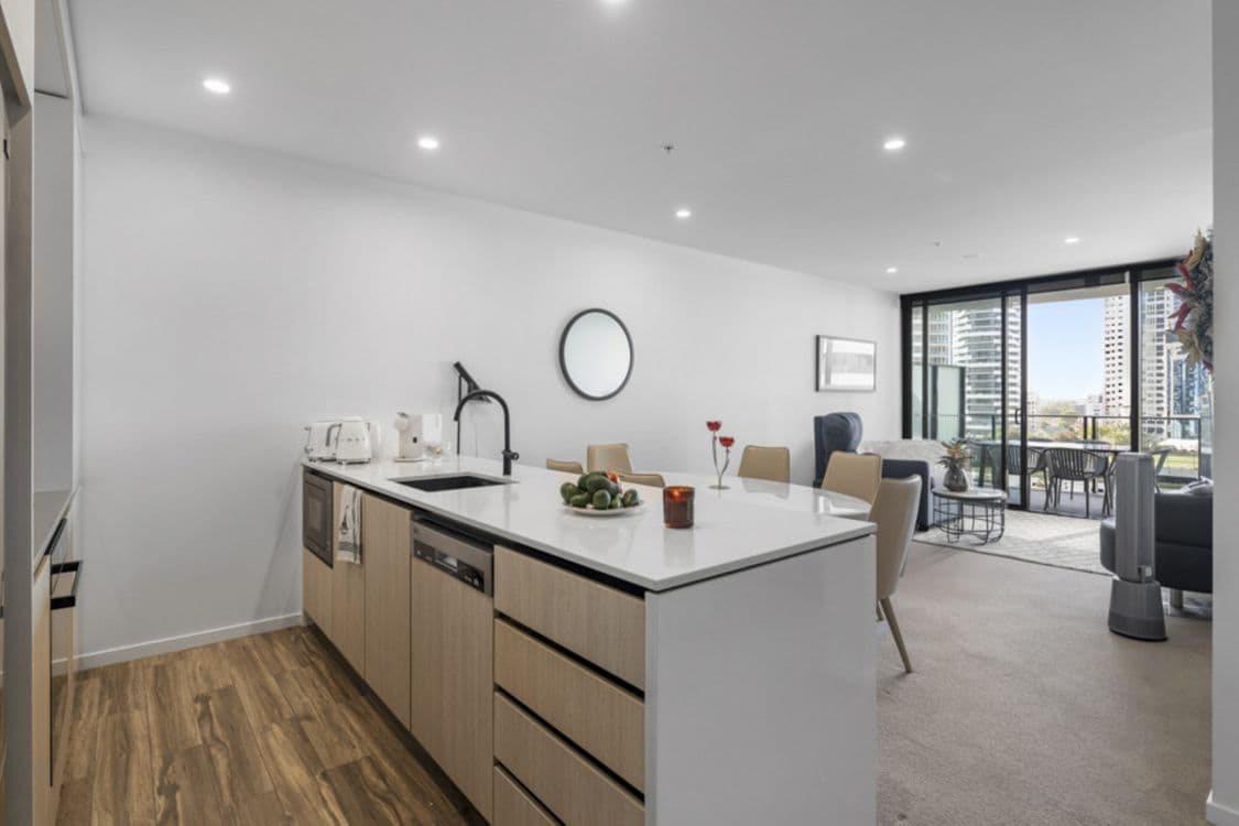 17/14 Elizabeth Avenue, Broadbeach, QLD 4218, Broadbeach - Thumbnail 2