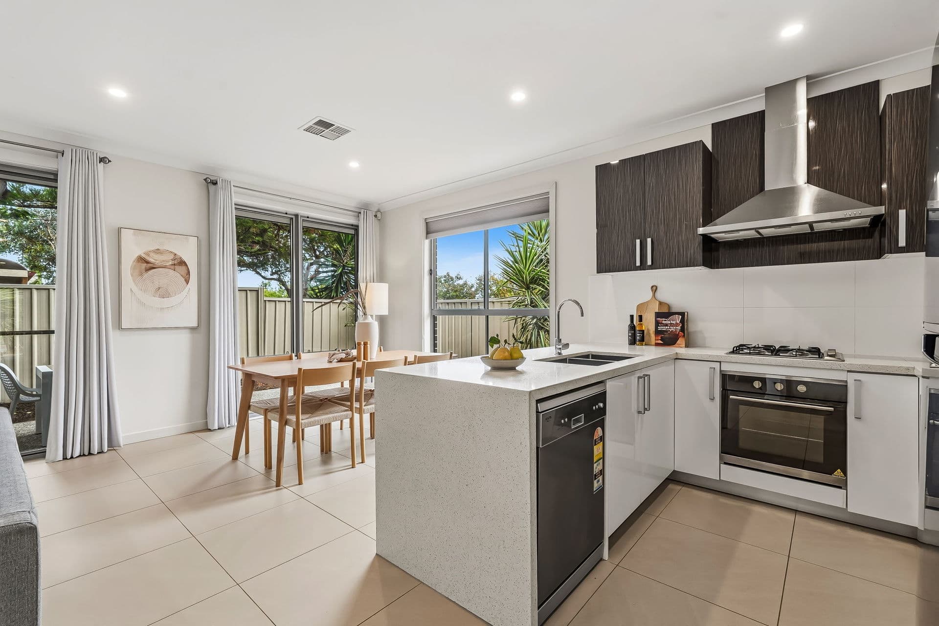 8B Seaforth Avenue, Dover Gardens - Thumbnail 2