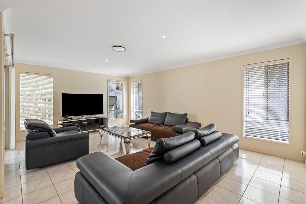 50 Highcrest Circuit, Molendinar, QLD, 4214, Molendinar - Thumbnail 4