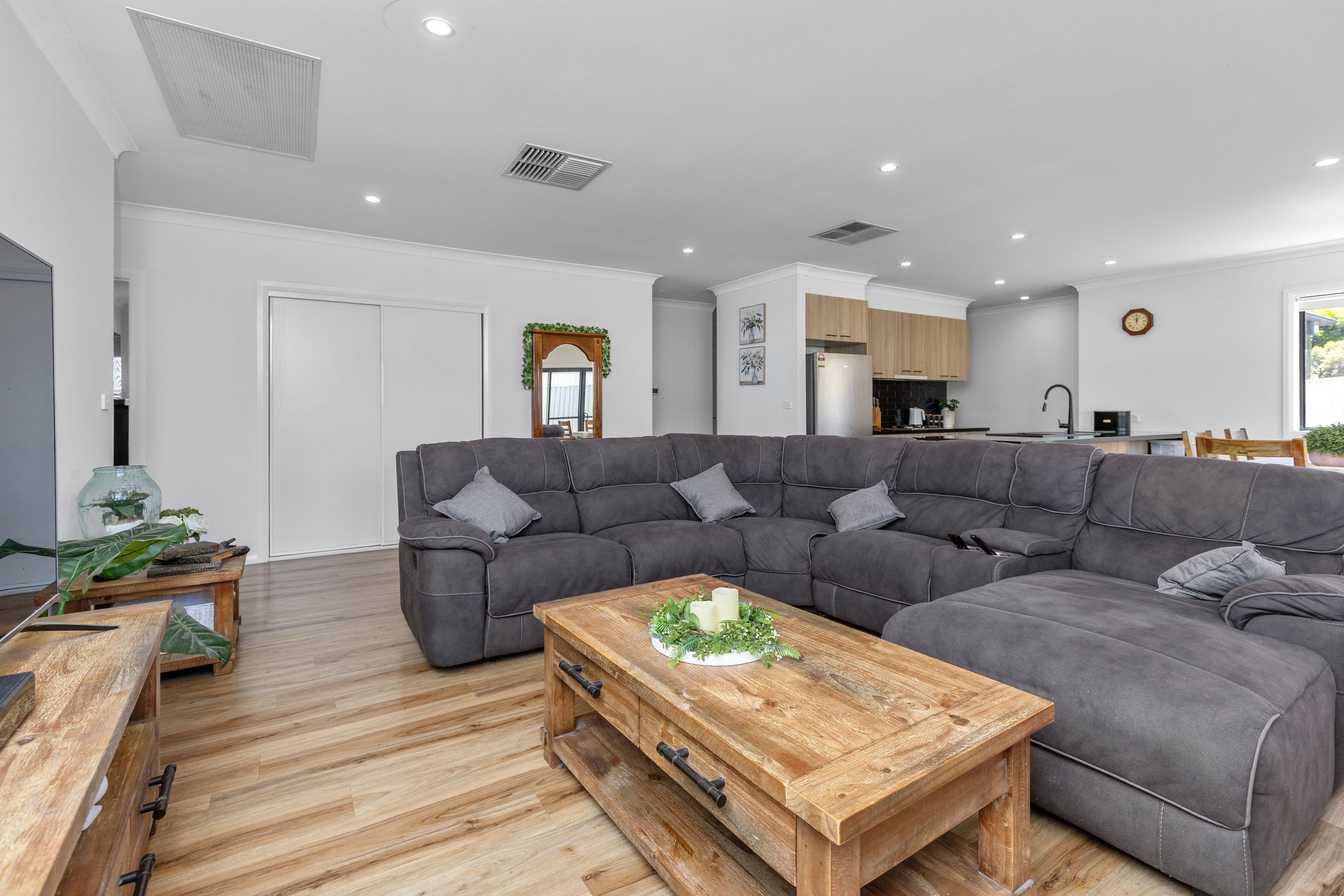 7 Hayes Crescent, Junee NSW 2663, Junee - Thumbnail 3