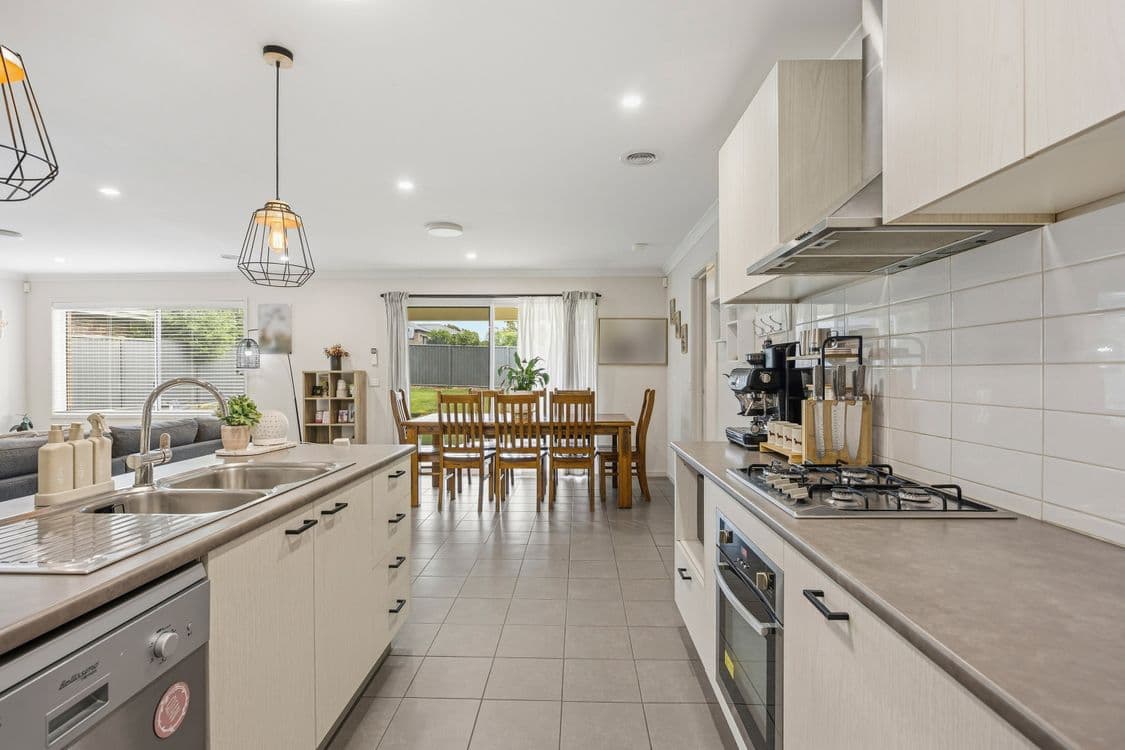 4 Evans Park Drive, ARARAT, VIC 3377, Ararat - Thumbnail 5