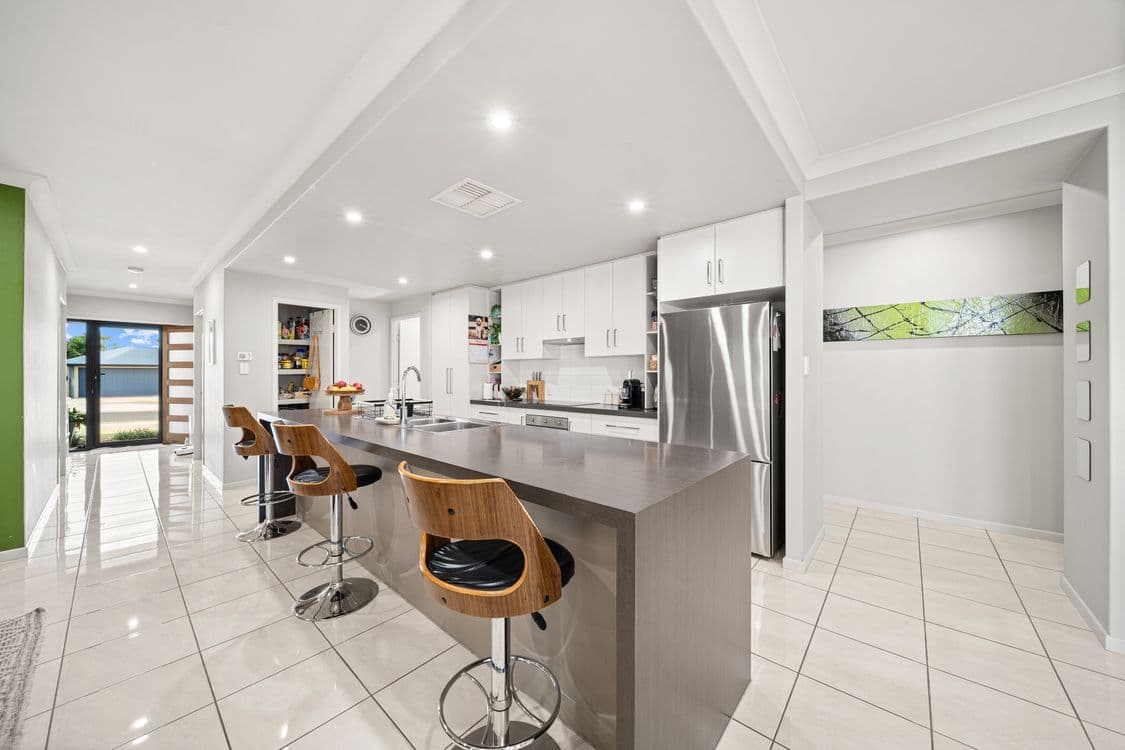 11 Coldstream Street, EMERALD QLD 4720, Emerald - Thumbnail 5