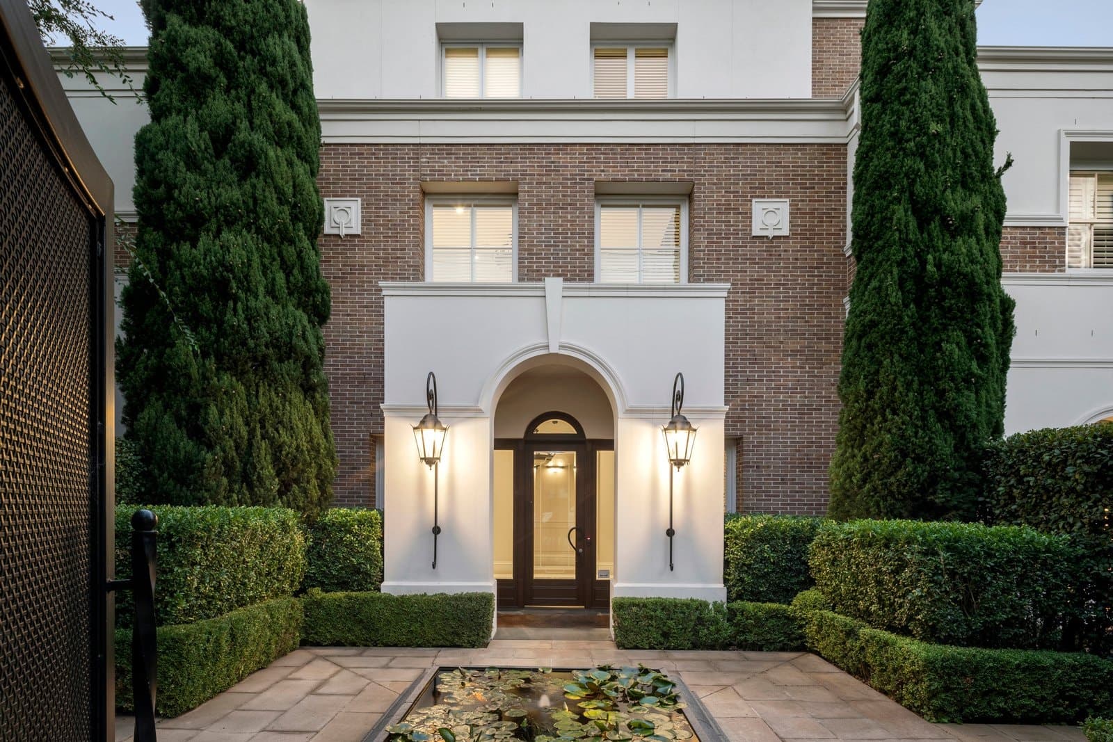 2/51 Mathoura Road, Toorak - Image 1