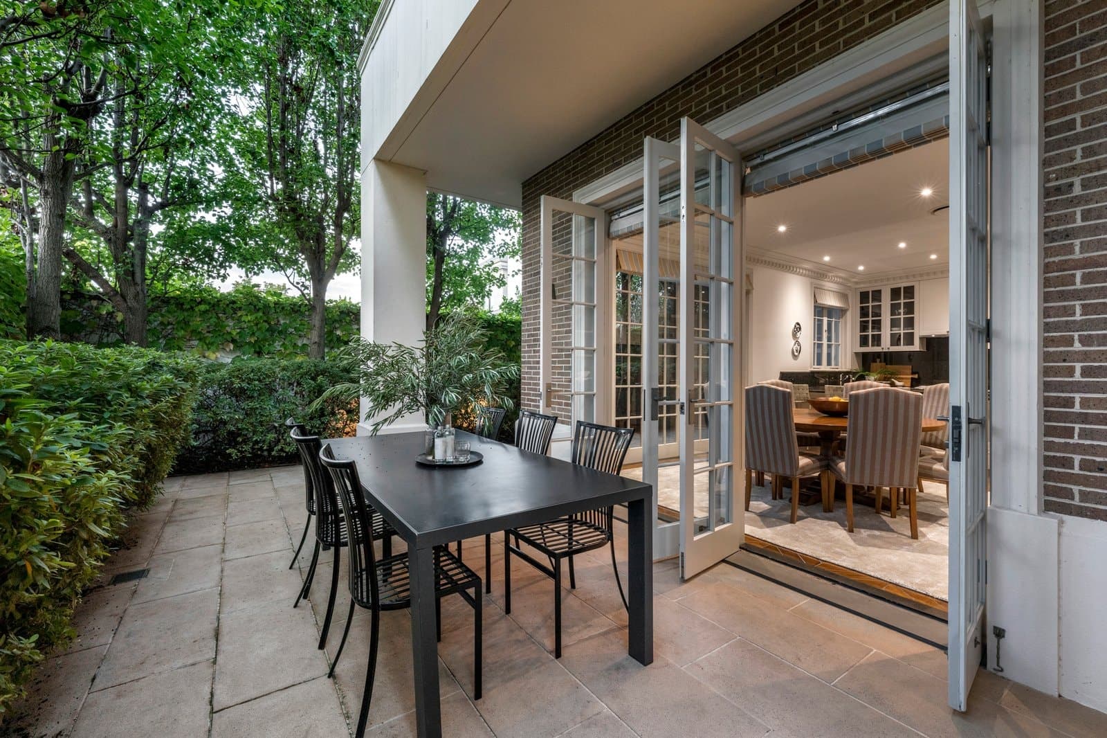 2/51 Mathoura Road, Toorak - Thumbnail 2