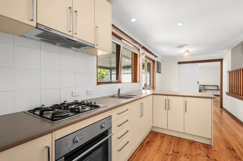 6 Monterey Court, Happy Valley - Thumbnail 2