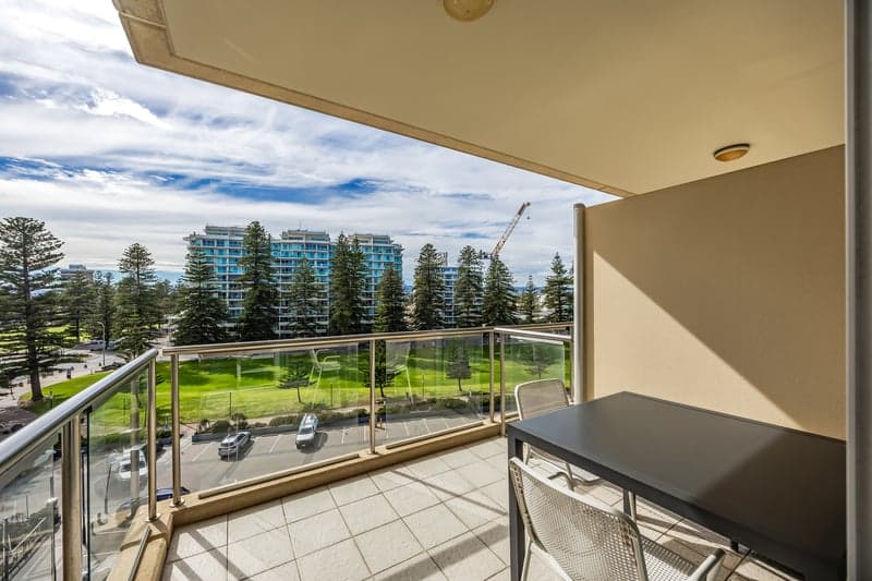 427/16 Holdfast Promenade, Glenelg - Thumbnail 3