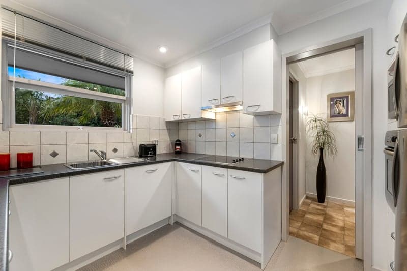 17 Floriston Way, Salisbury Park - Thumbnail 3
