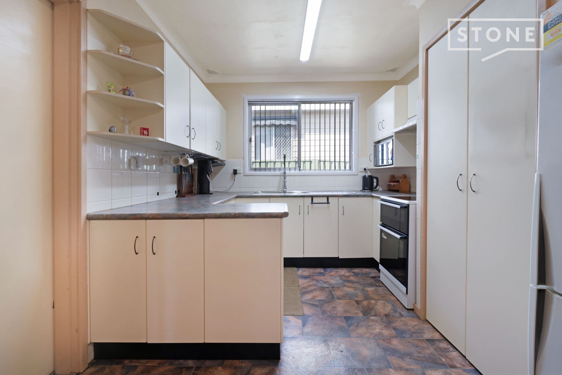 11 Cheryl Close, Elermore Vale, Elermore Vale - Thumbnail 3