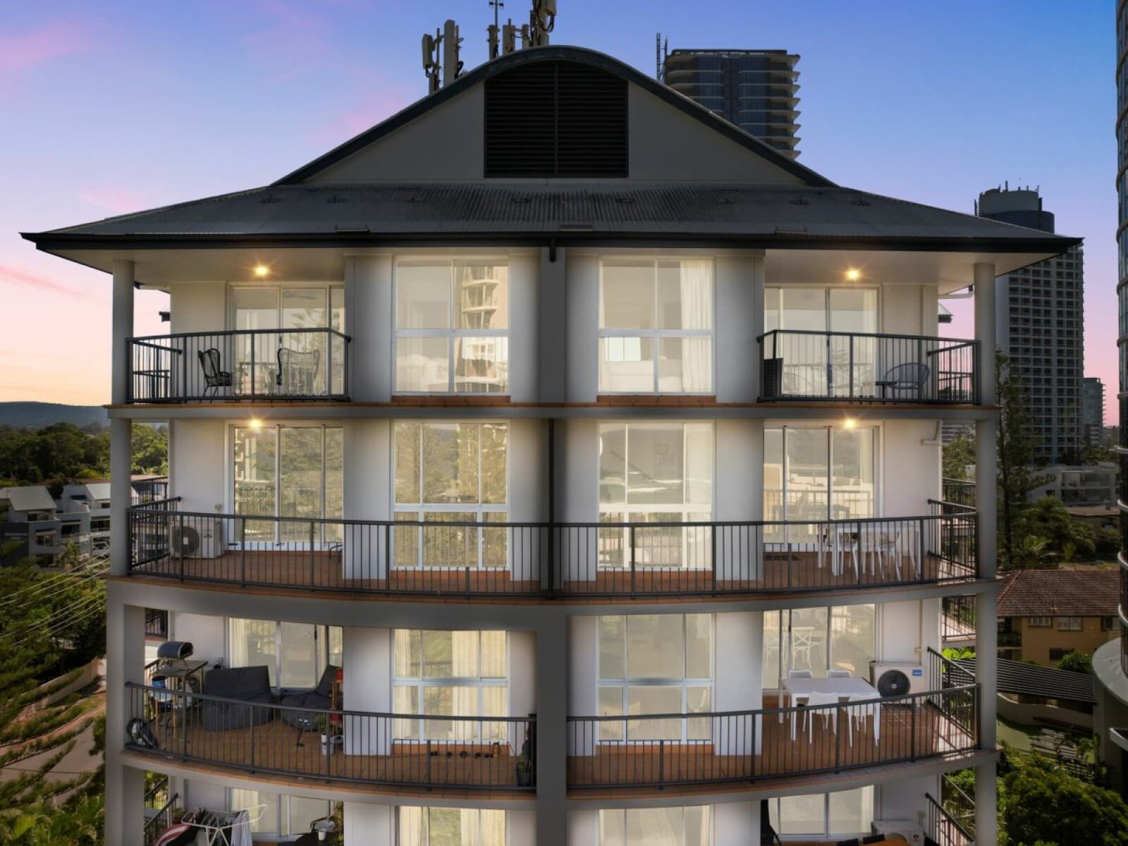 27/93 Old Burleigh Road Broadbeach QLD 4218, Broadbeach - Thumbnail 3