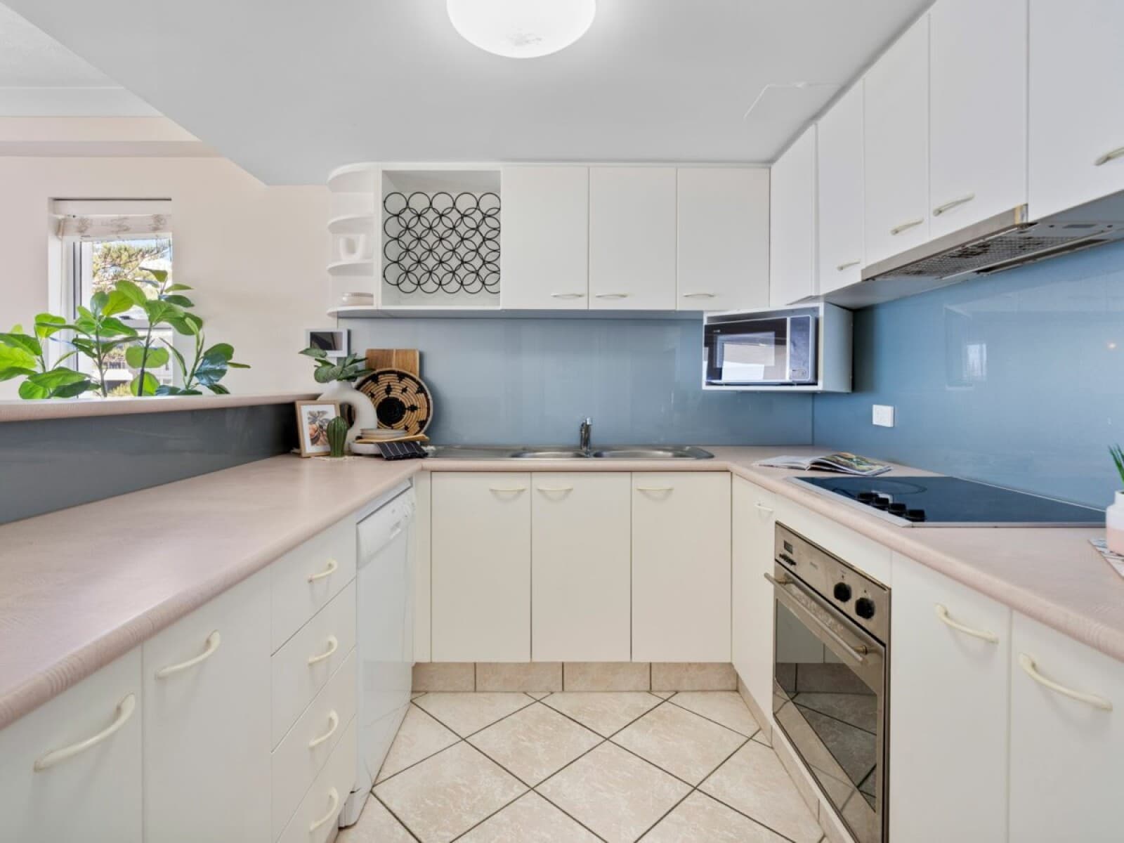27/93 Old Burleigh Road Broadbeach QLD 4218, Broadbeach - Thumbnail 8