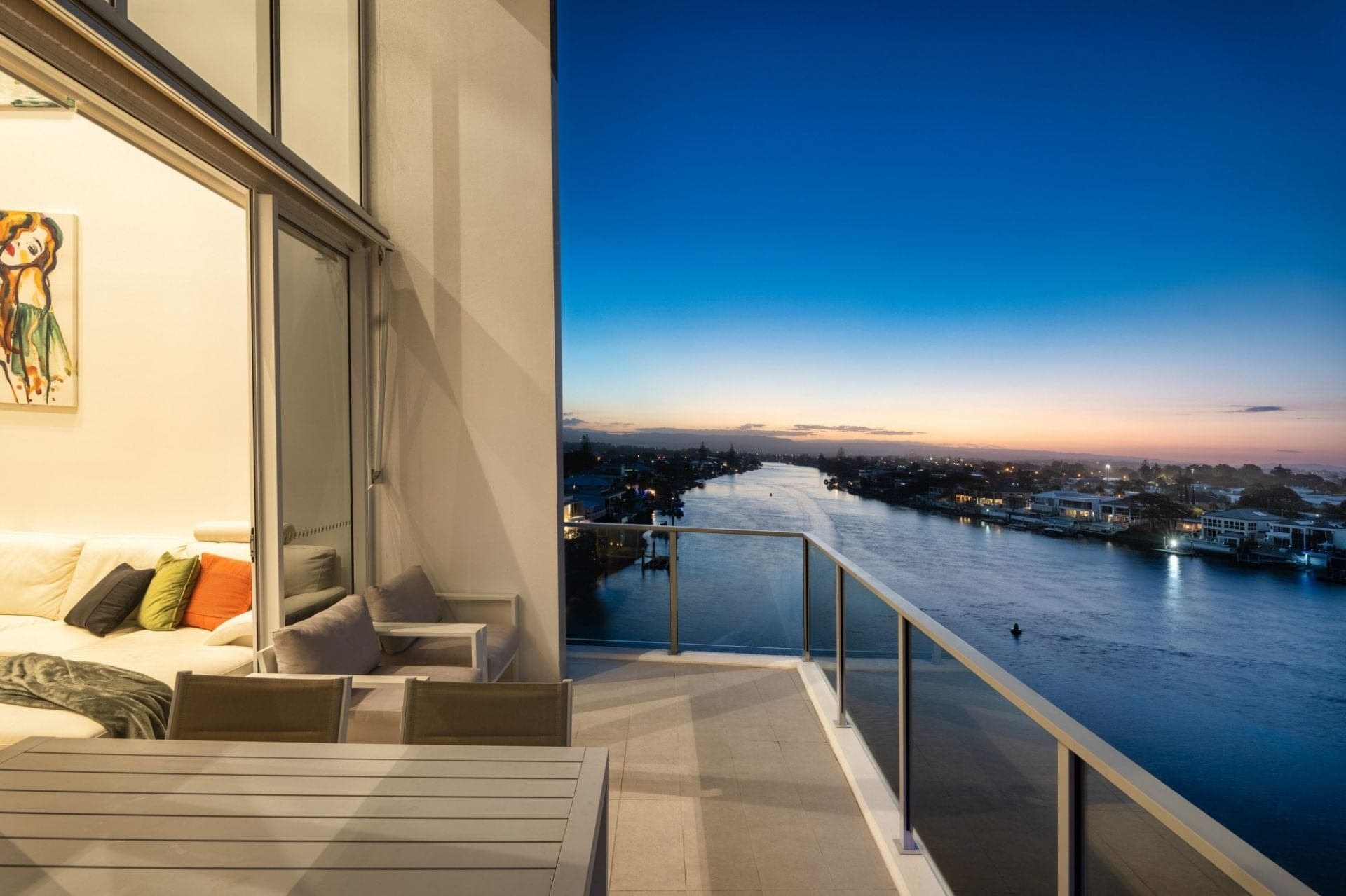 504/19 Cannes Avenue, Surfers Paradise - Thumbnail 2
