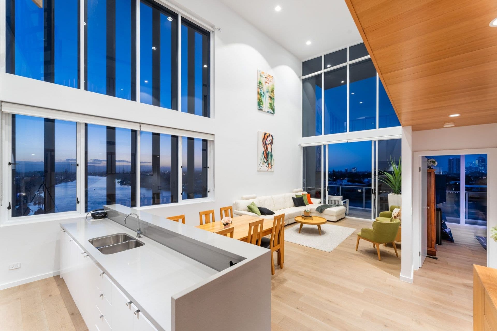 504/19 Cannes Avenue, Surfers Paradise - Thumbnail 3