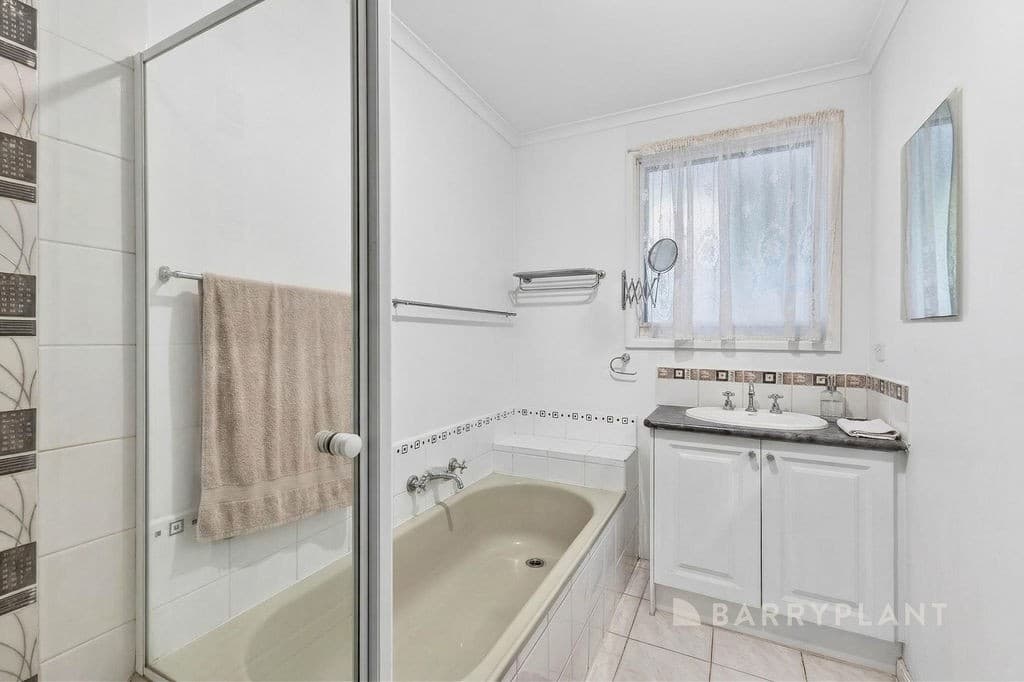 8 Brownlee Crescent, Wheelers Hill, VIC 3150, Wheelers Hill - Thumbnail 6