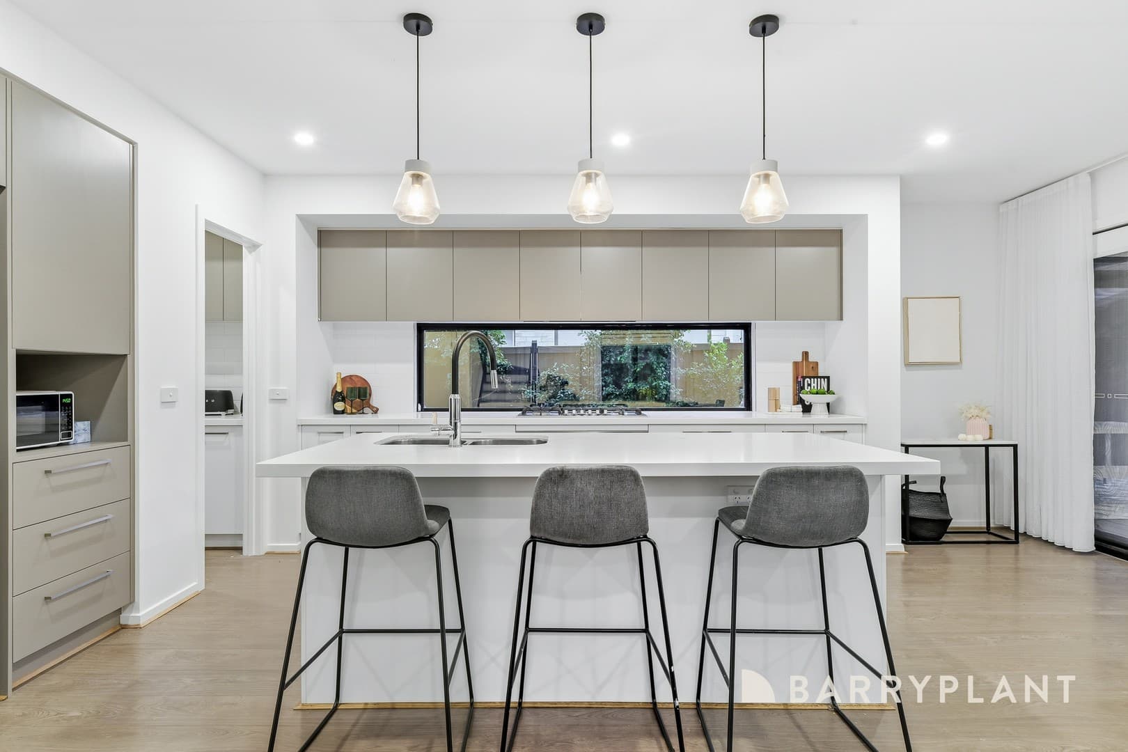 6 Domingo Avenue, Clyde North, VIC 3978, Clyde North - Thumbnail 2
