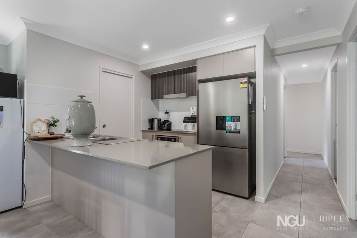 22 Larsen Street, Leichhardt QLD 4305, Leichhardt - Thumbnail 4